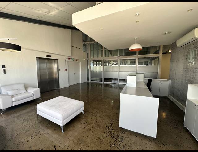 920M² OFFICE TO LET IN PAARDEN EILAND